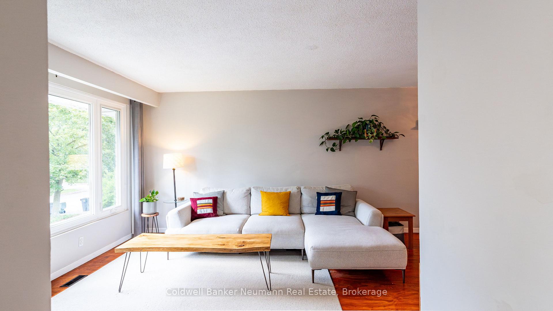 Photo 7 of 54 Conroy Crescent, Guelph, Dovercliffe Park/Old University — HOMEH