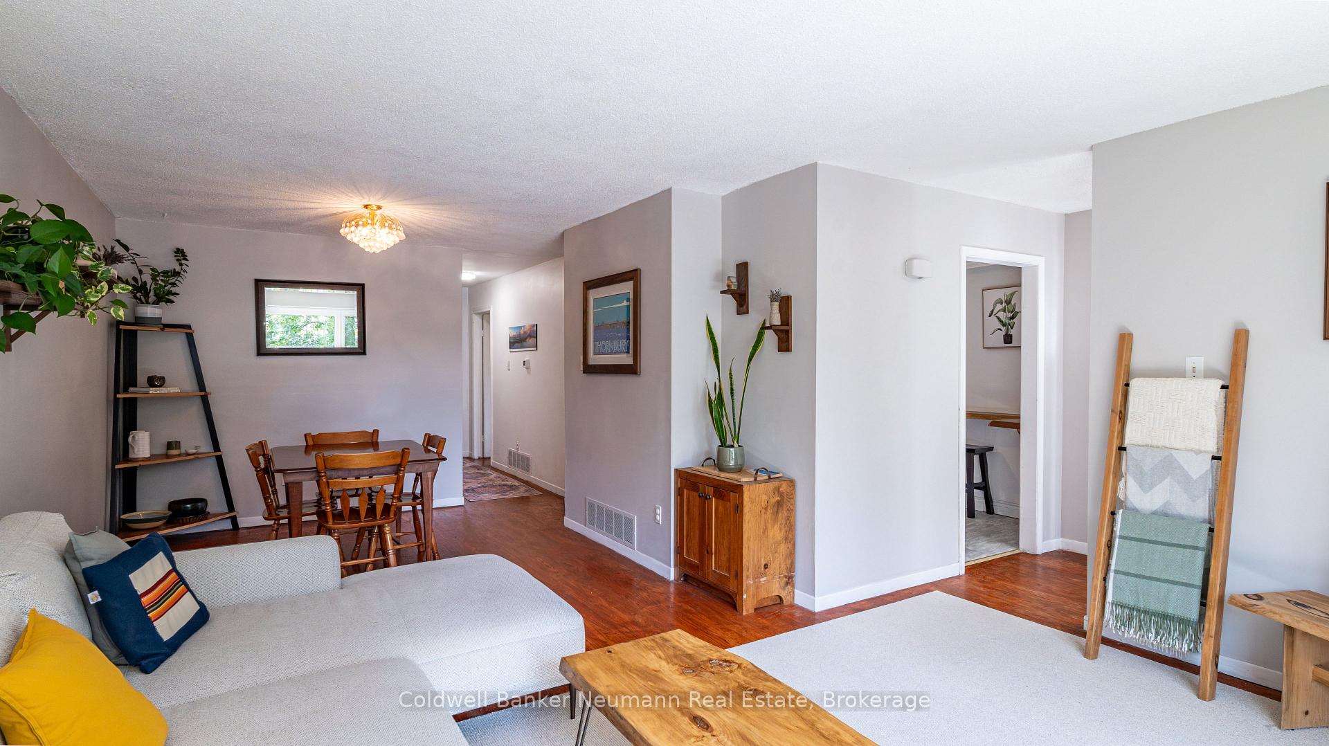 Photo 15 of 54 Conroy Crescent, Guelph, Dovercliffe Park/Old University — HOMEH