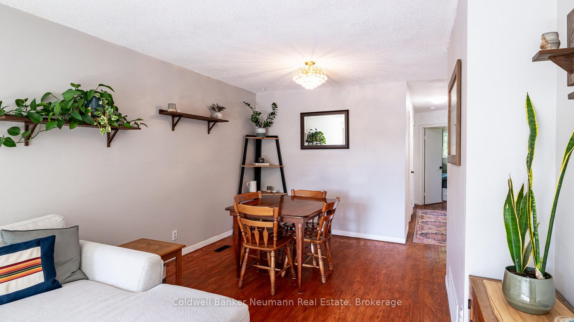 Photo 16 of 54 Conroy Crescent, Guelph, Dovercliffe Park/Old University — HOMEH
