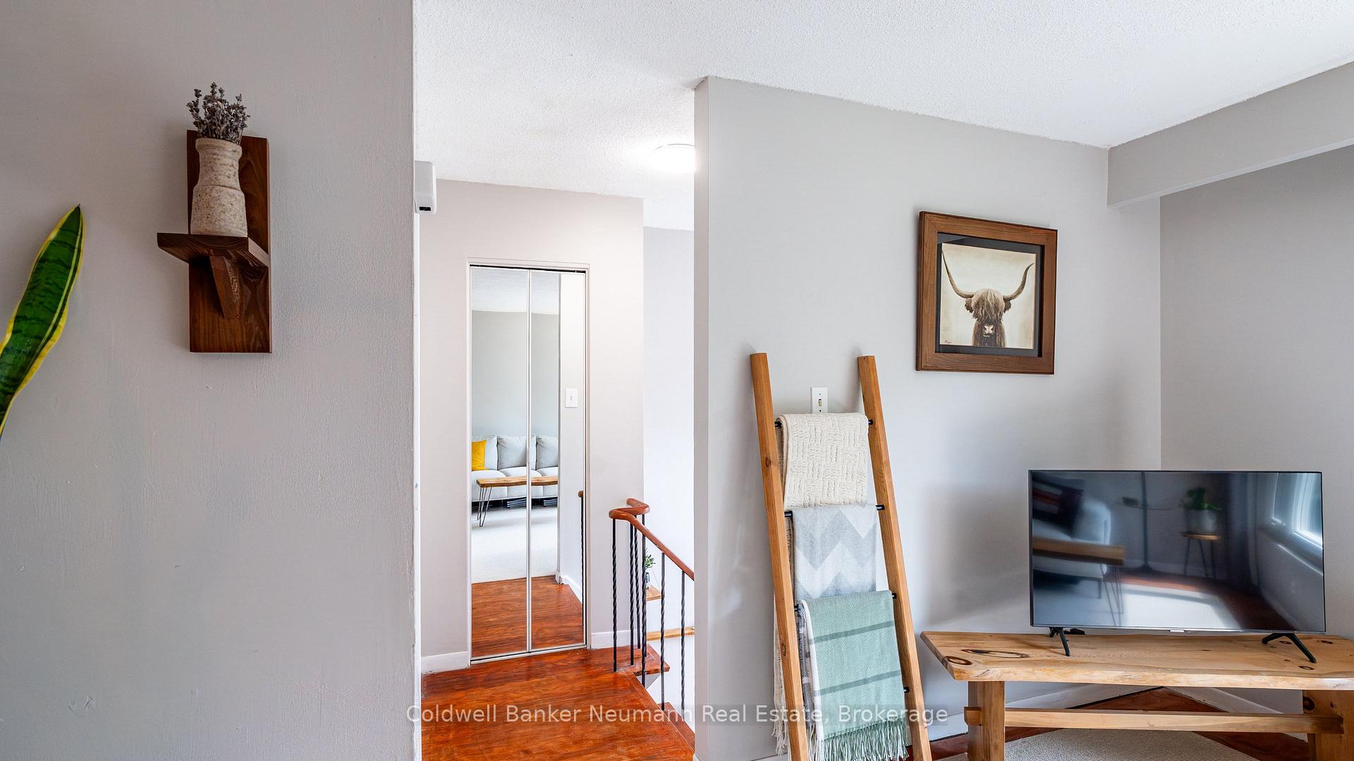 Photo 17 of 54 Conroy Crescent, Guelph, Dovercliffe Park/Old University — HOMEH