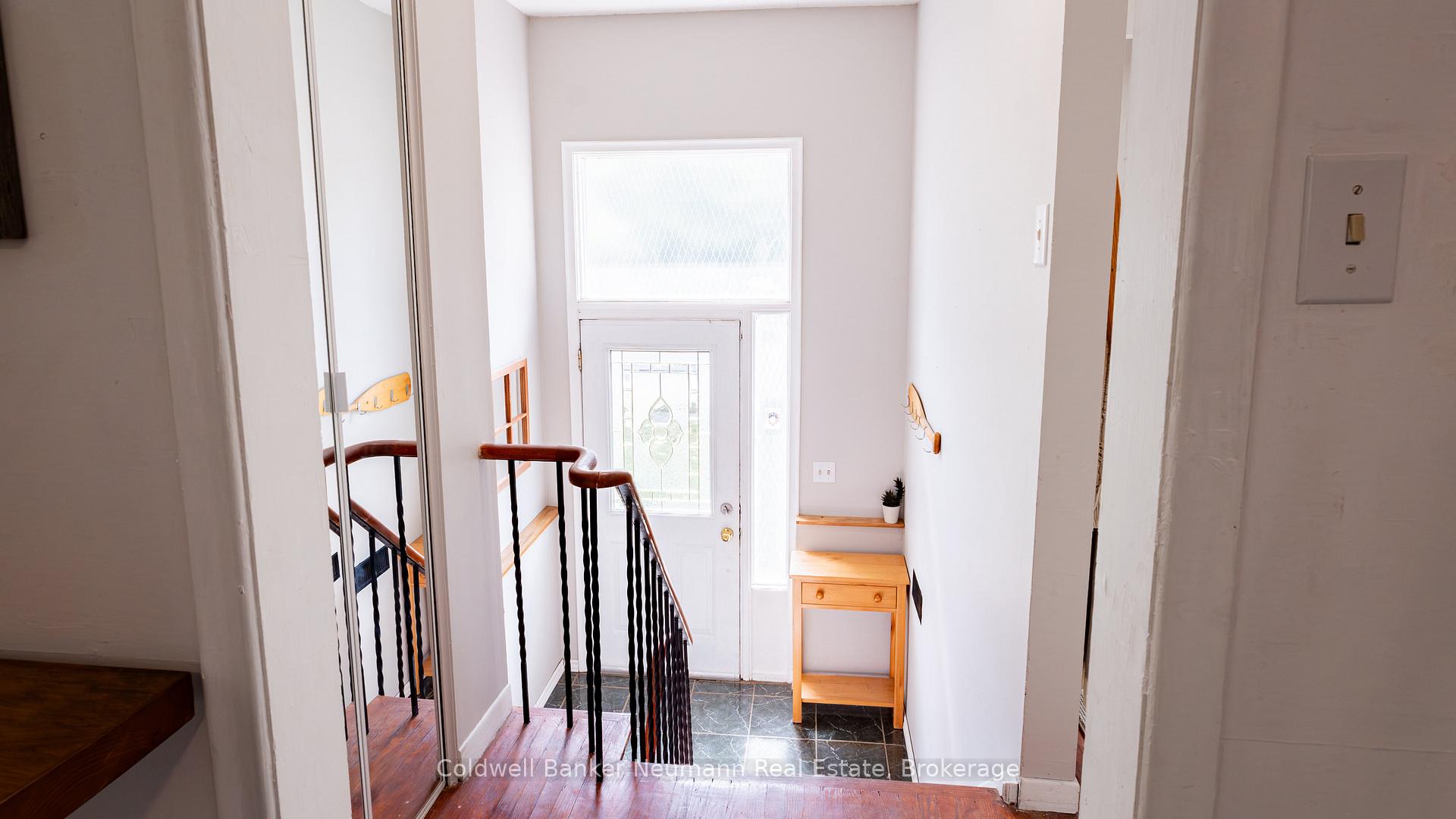 Photo 25 of 54 Conroy Crescent, Guelph, Dovercliffe Park/Old University — HOMEH