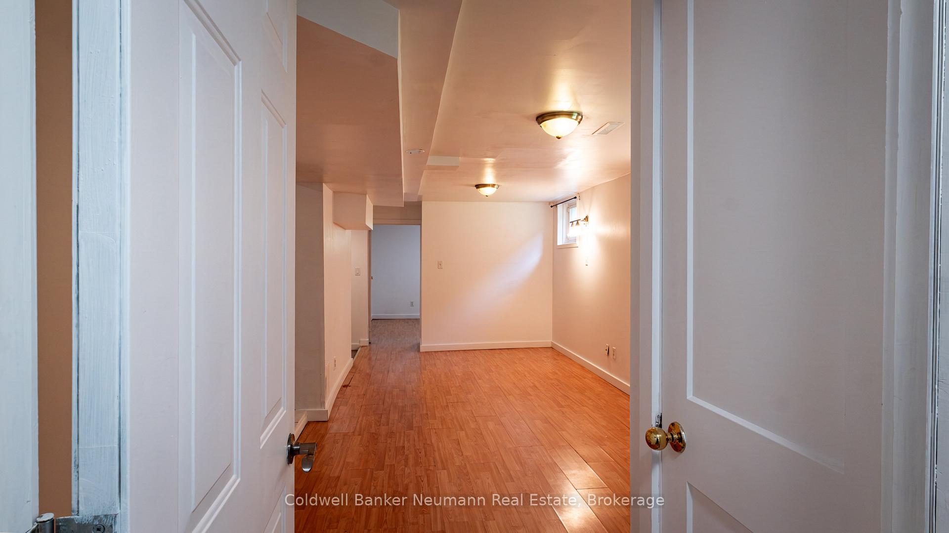 Photo 28 of 54 Conroy Crescent, Guelph, Dovercliffe Park/Old University — HOMEH