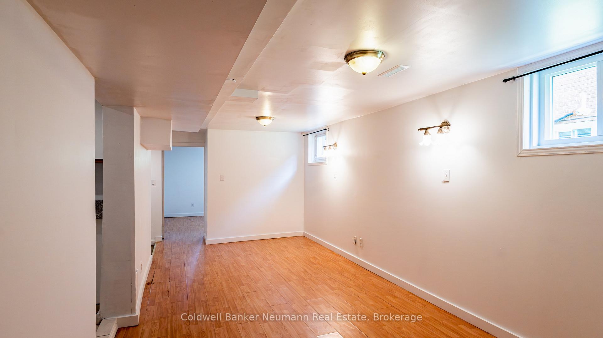 Photo 29 of 54 Conroy Crescent, Guelph, Dovercliffe Park/Old University — HOMEH