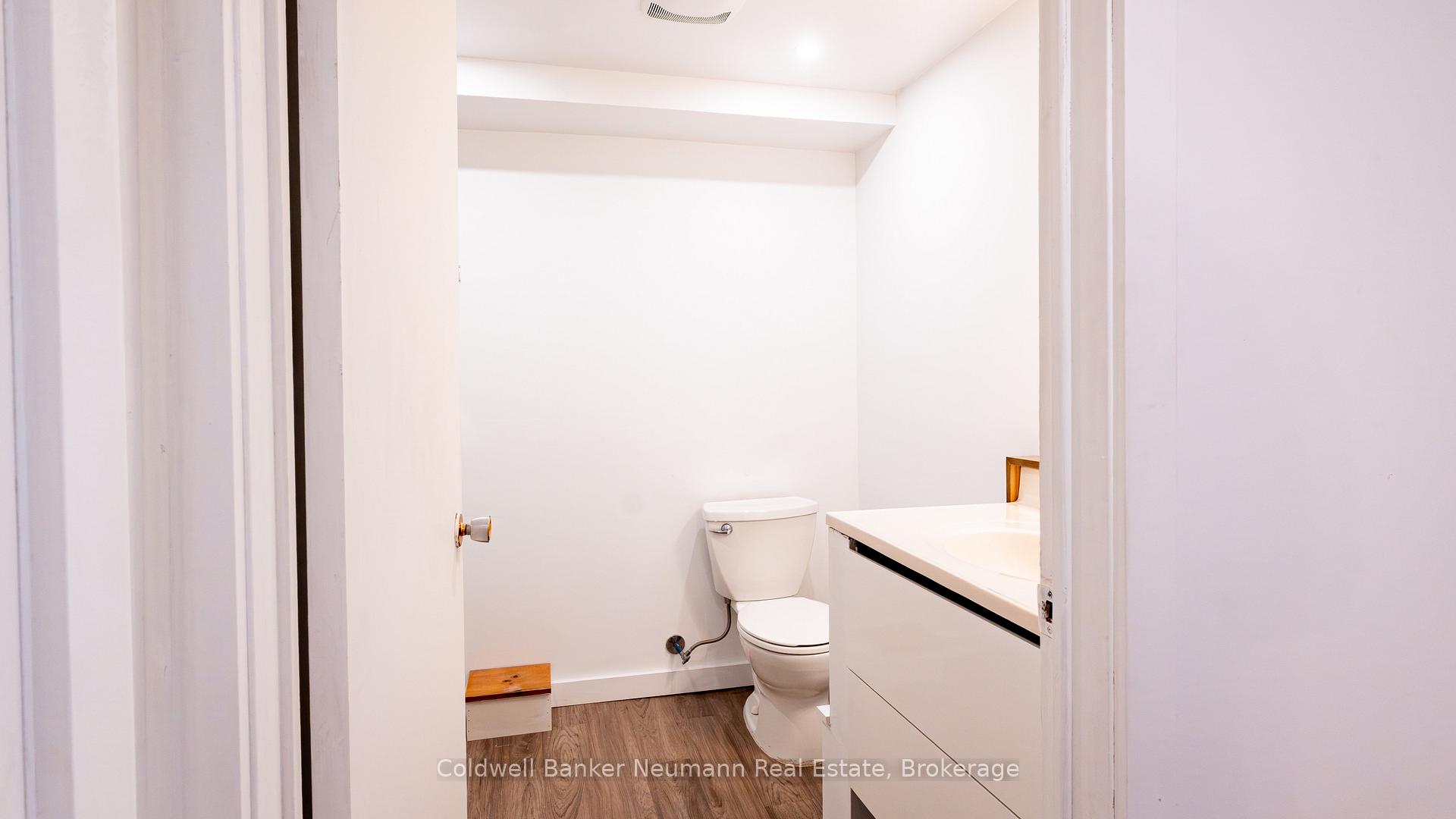 Photo 31 of 54 Conroy Crescent, Guelph, Dovercliffe Park/Old University — HOMEH
