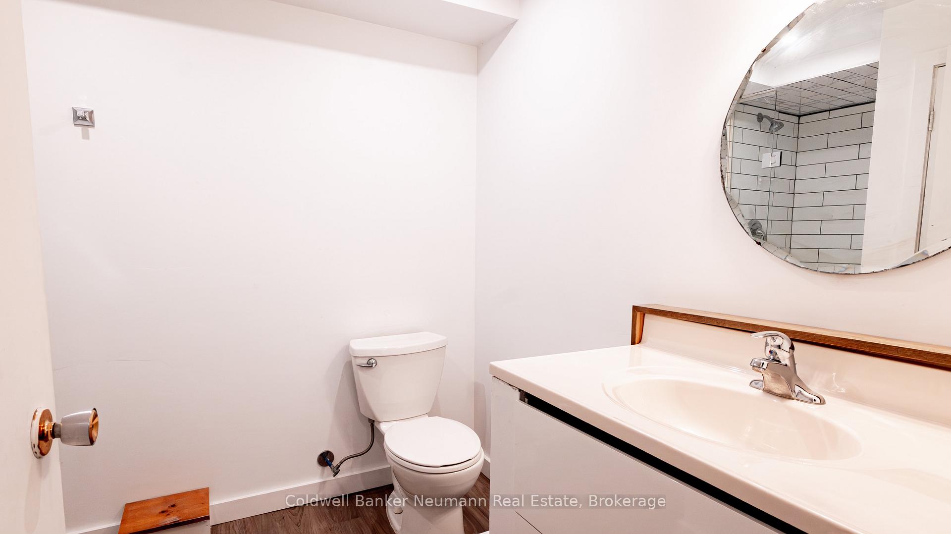 Photo 32 of 54 Conroy Crescent, Guelph, Dovercliffe Park/Old University — HOMEH