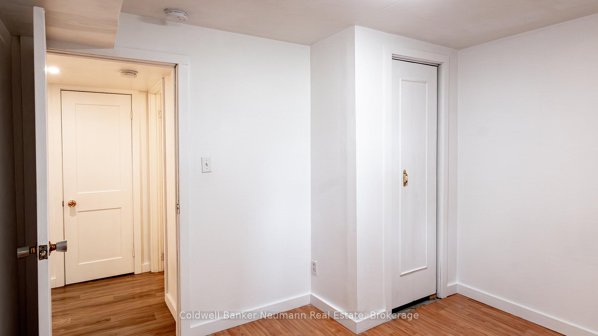 Photo 36 of 54 Conroy Crescent, Guelph, Dovercliffe Park/Old University — HOMEH
