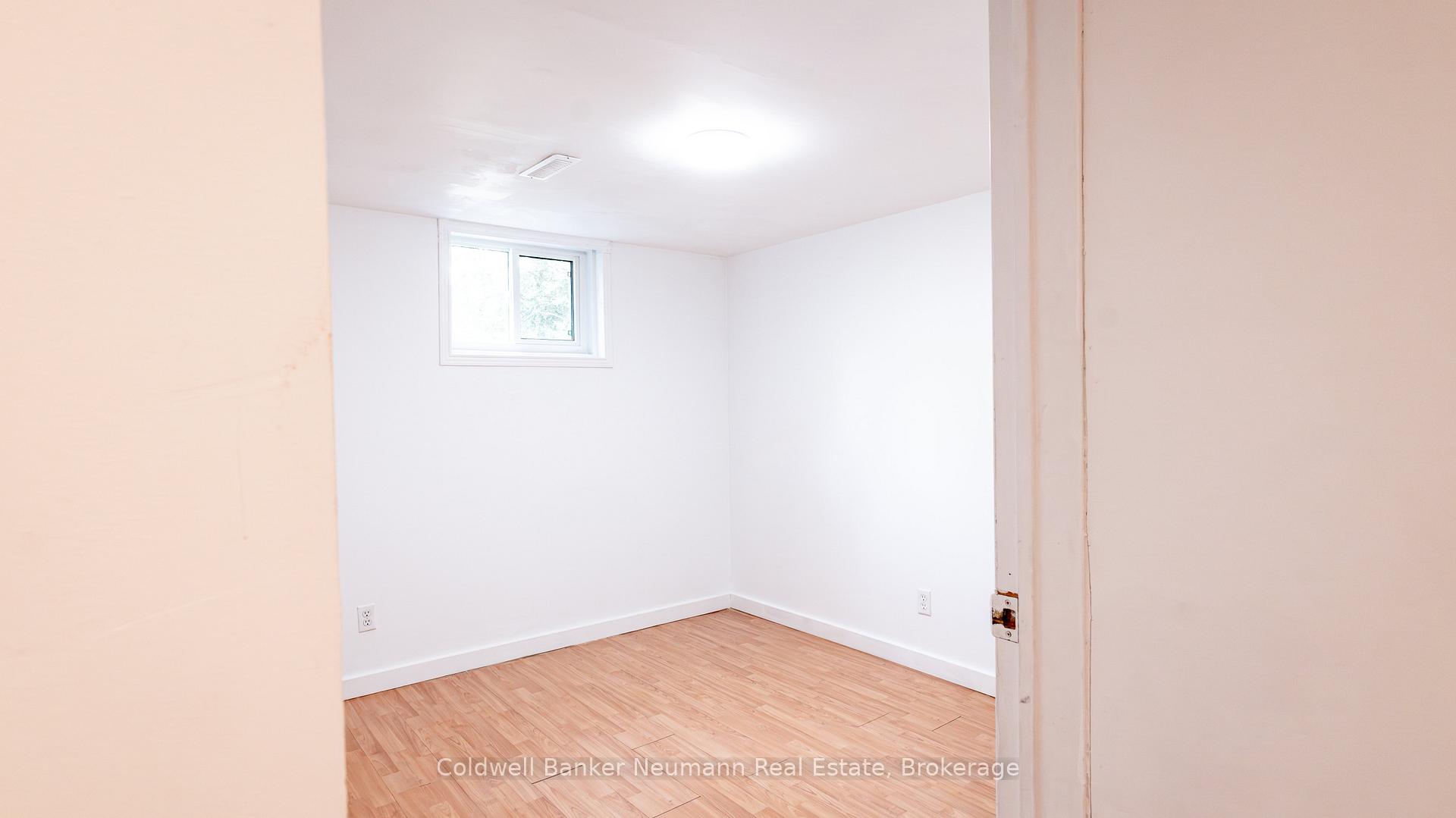 Photo 37 of 54 Conroy Crescent, Guelph, Dovercliffe Park/Old University — HOMEH