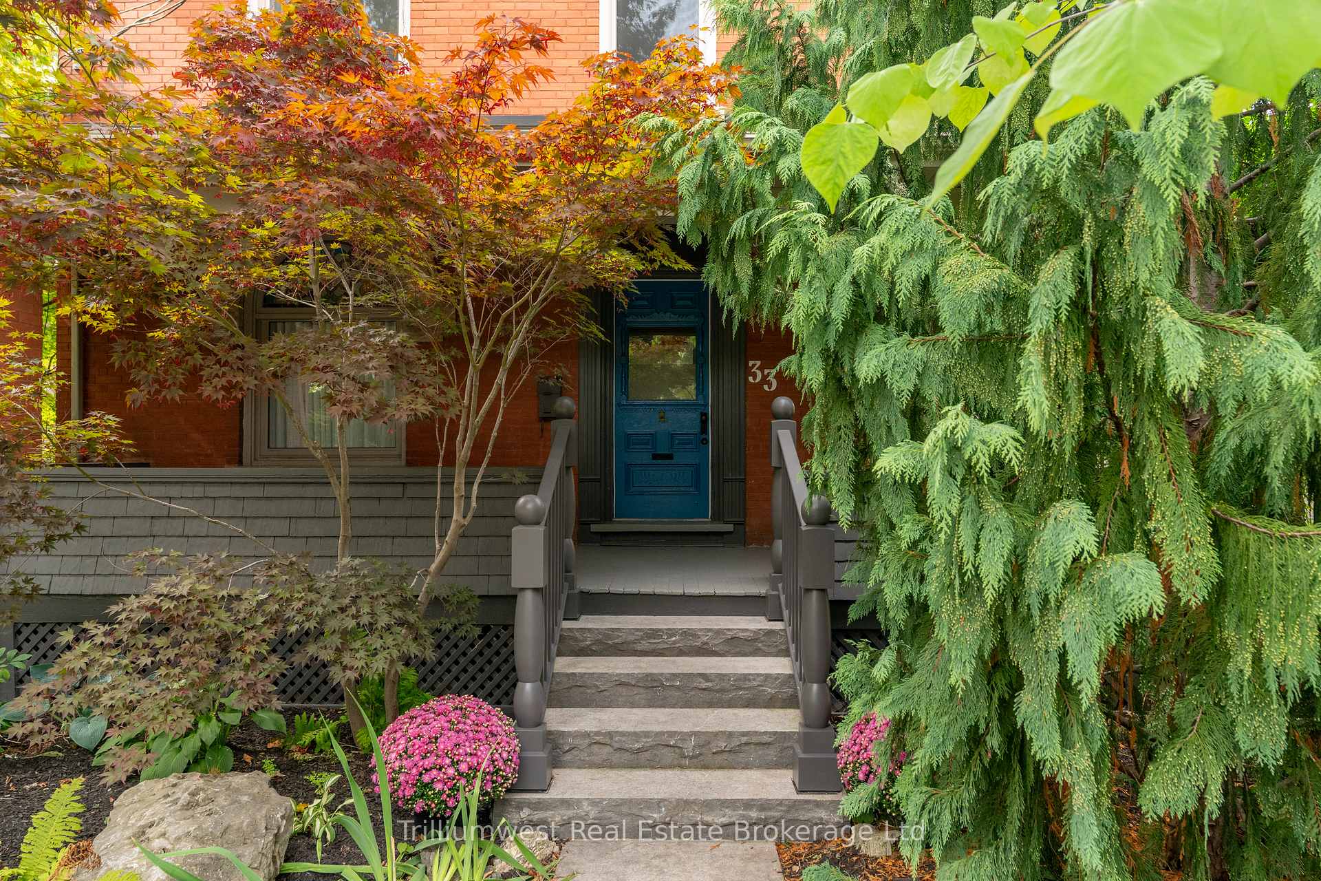 Photo 2 of 33 Mont Street, Guelph, Exhibition Park — HOMEH