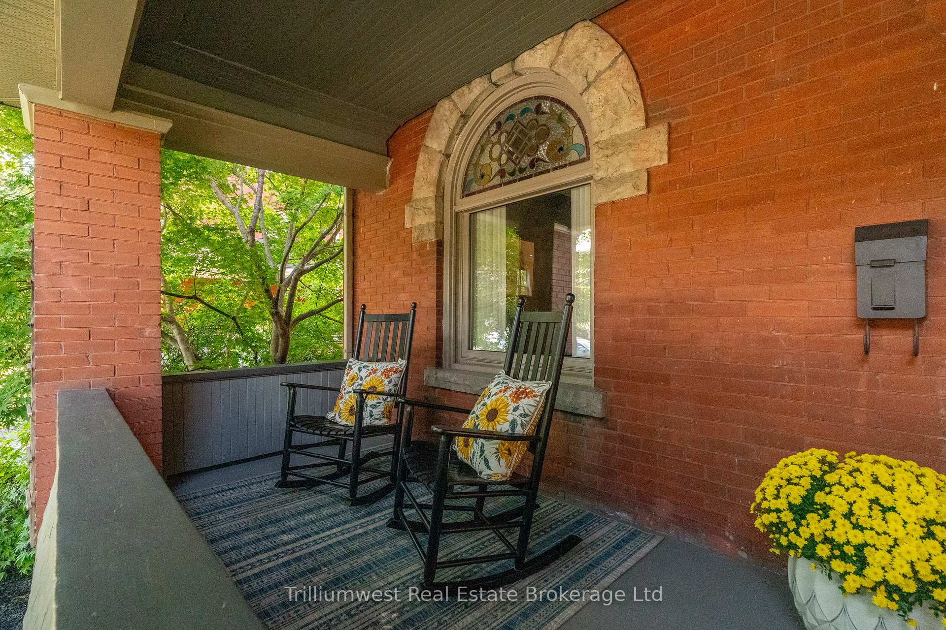Photo 5 of 33 Mont Street, Guelph, Exhibition Park — HOMEH