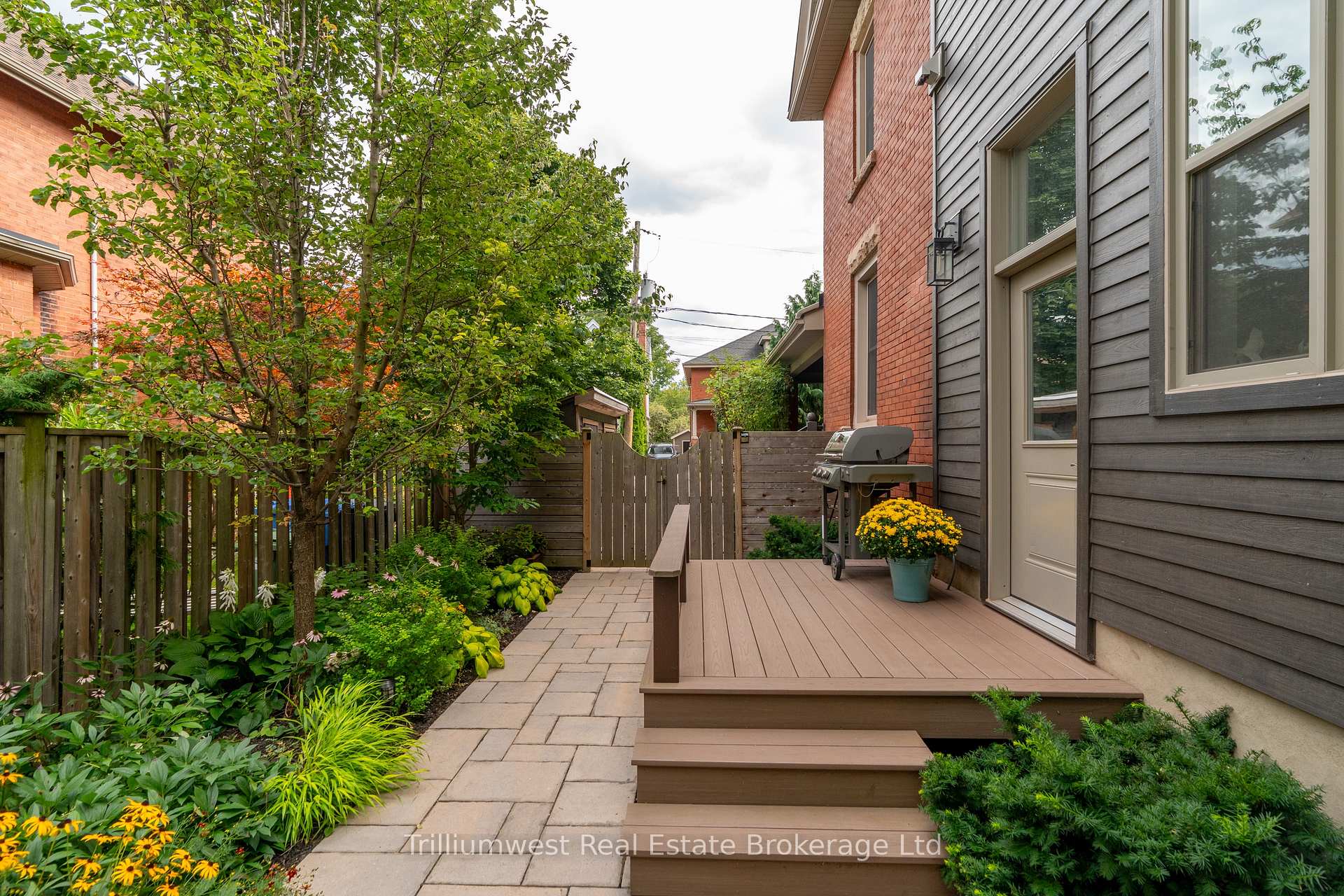 Photo 38 of 33 Mont Street, Guelph, Exhibition Park — HOMEH