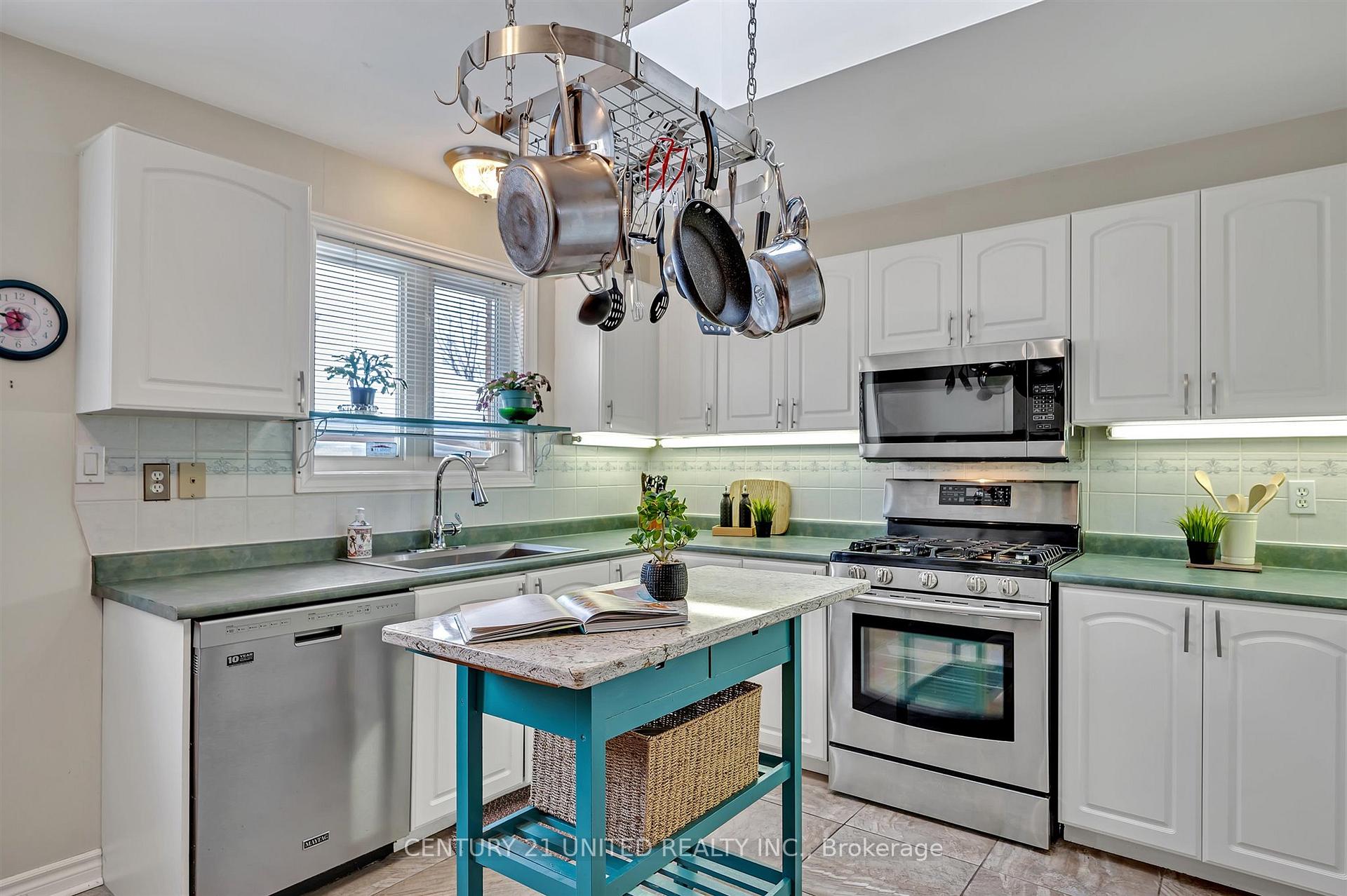 Photo 14 of 705 Trailview Drive, Peterborough, Ashburnham Ward 4 — HOMEH