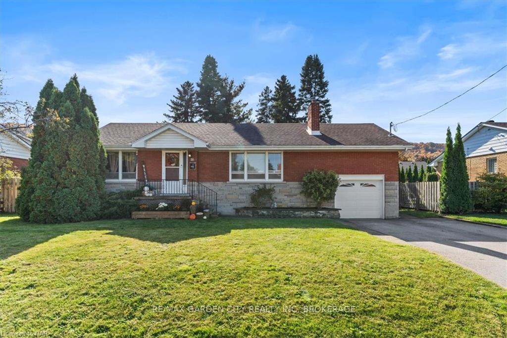 Photo 1 of 16 Hazelwood Avenue, Grimsby, Grimsby West — HOMEH