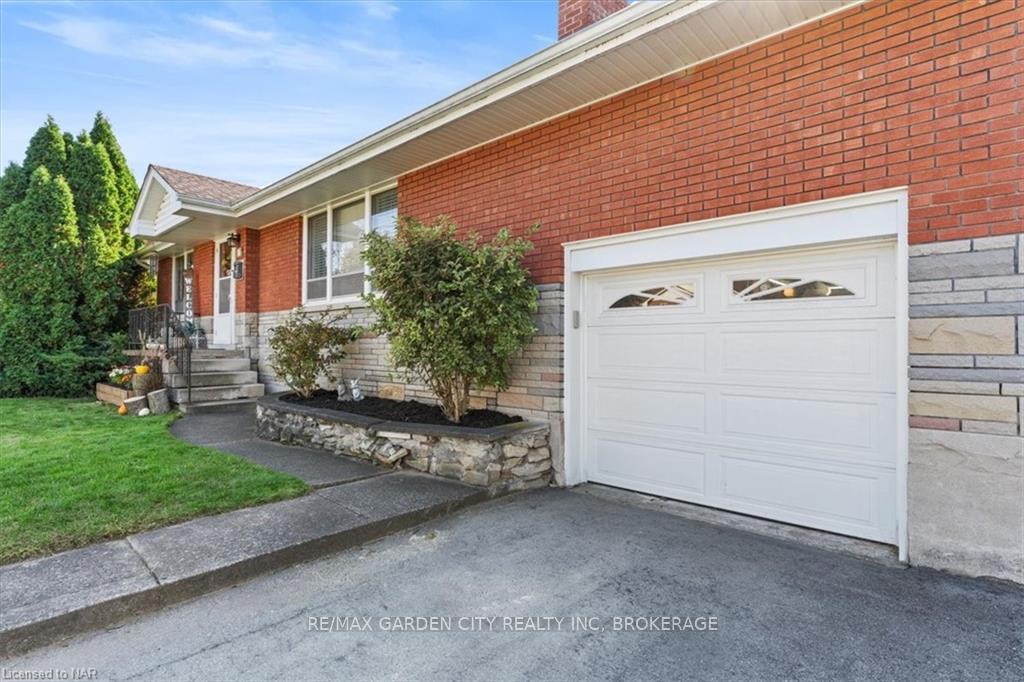 Photo 2 of 16 Hazelwood Avenue, Grimsby, Grimsby West — HOMEH