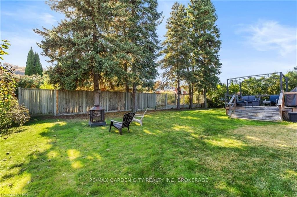 Photo 32 of 16 Hazelwood Avenue, Grimsby, Grimsby West — HOMEH