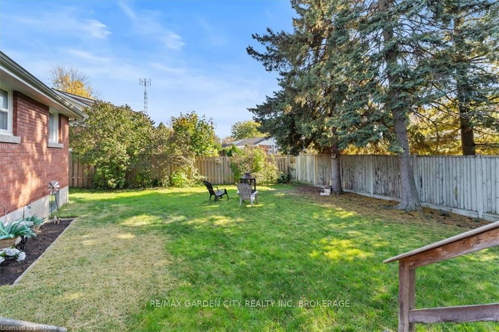 Photo 35 of 16 Hazelwood Avenue, Grimsby, Grimsby West — HOMEH