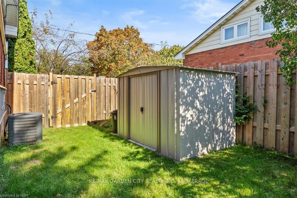 Photo 38 of 16 Hazelwood Avenue, Grimsby, Grimsby West — HOMEH