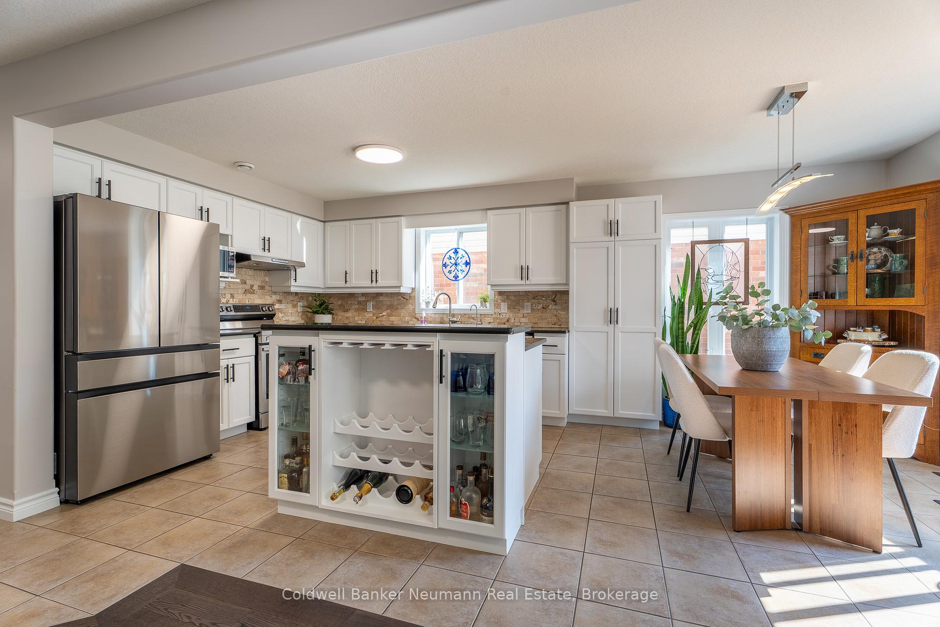 Photo 9 of 124 Clough Crescent, Guelph, Pineridge/Westminster Woods — HOMEH
