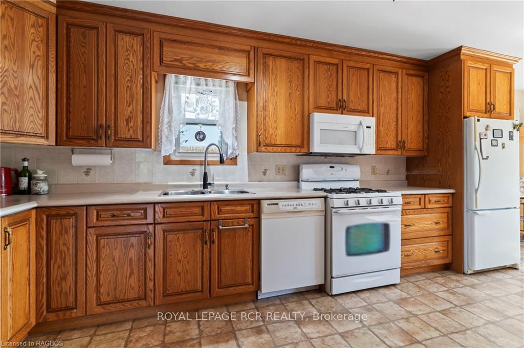 Photo 9 of 834 Marl Lake Road 8, Brockton — HOMEH