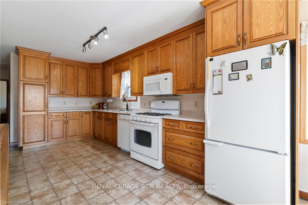 Photo 10 of 834 Marl Lake Road 8, Brockton — HOMEH