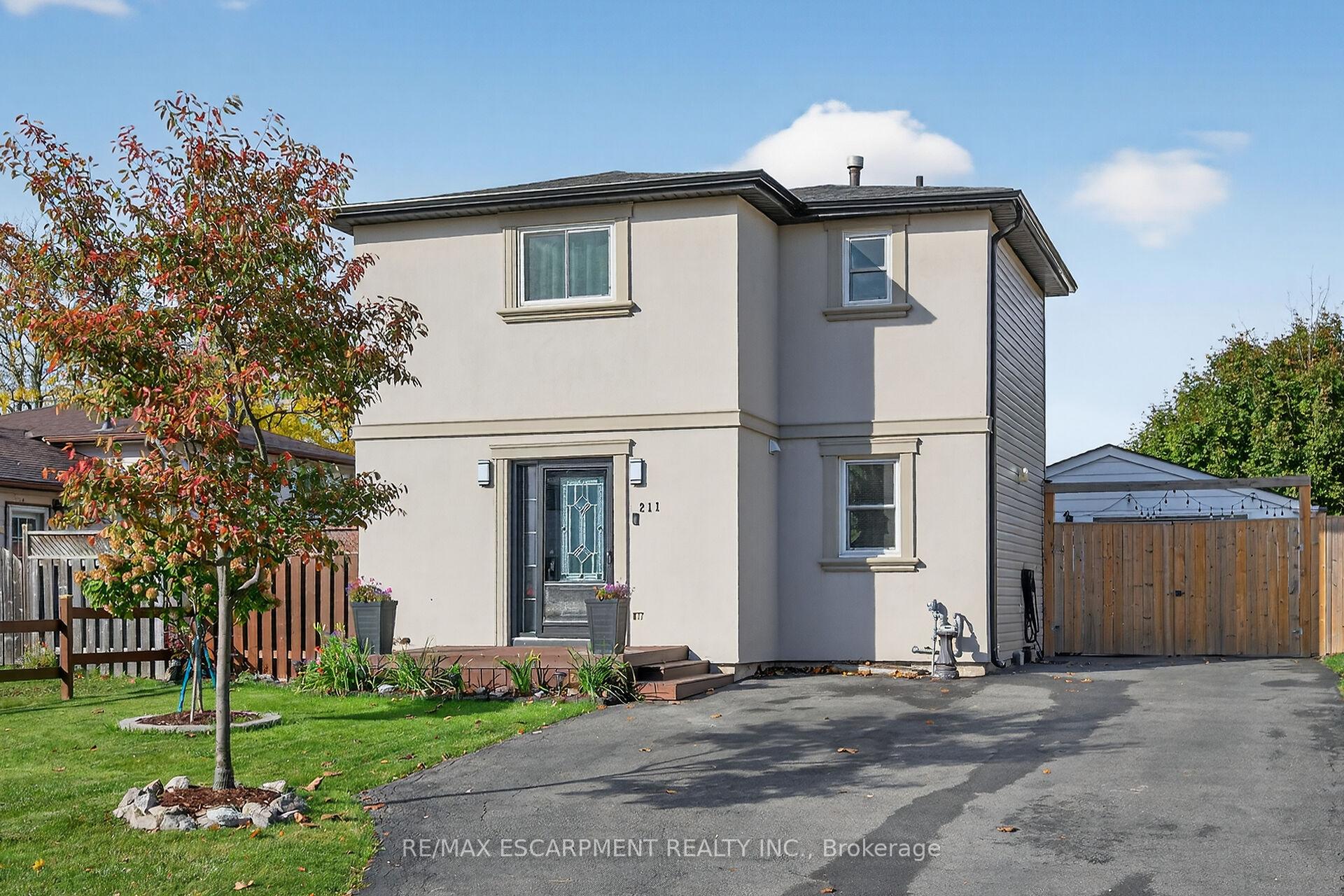 Front of 211 Birchcliffe Crescent