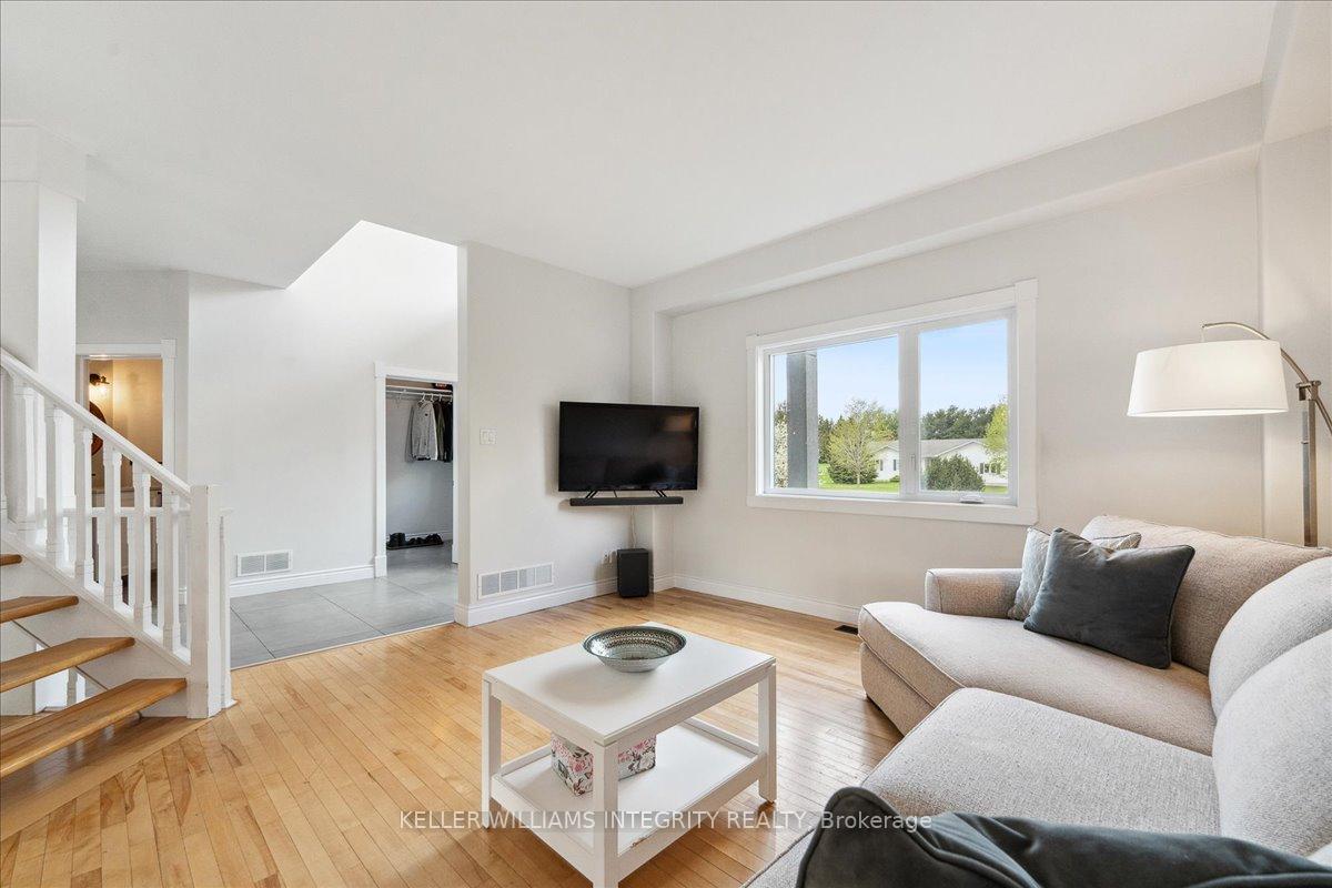 Photo 5 of 7010 Donwel Drive, Ottawa, Greely — HOMEH