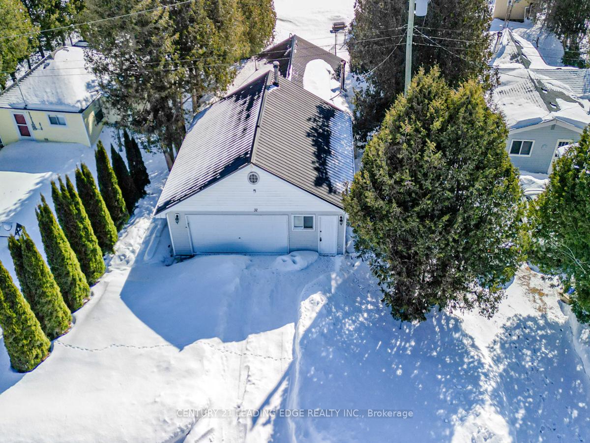 Front of 32 Beach Road