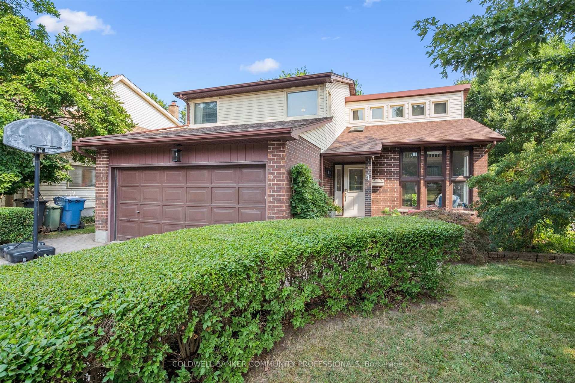 Photo 2 of 1 Thornhill Drive, Guelph, Willow West/Sugarbush/West Acres — HOMEH