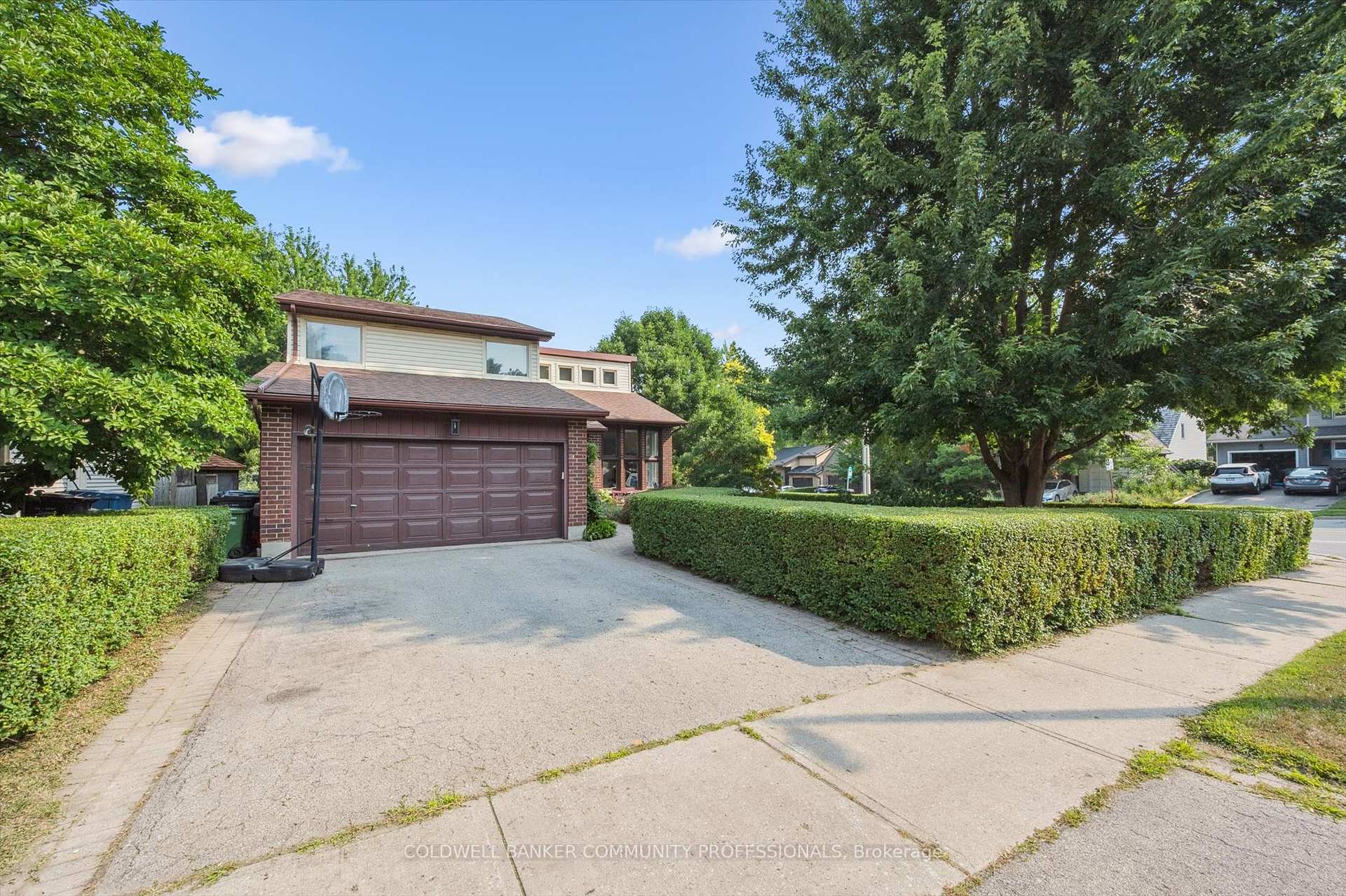 Photo 3 of 1 Thornhill Drive, Guelph, Willow West/Sugarbush/West Acres — HOMEH