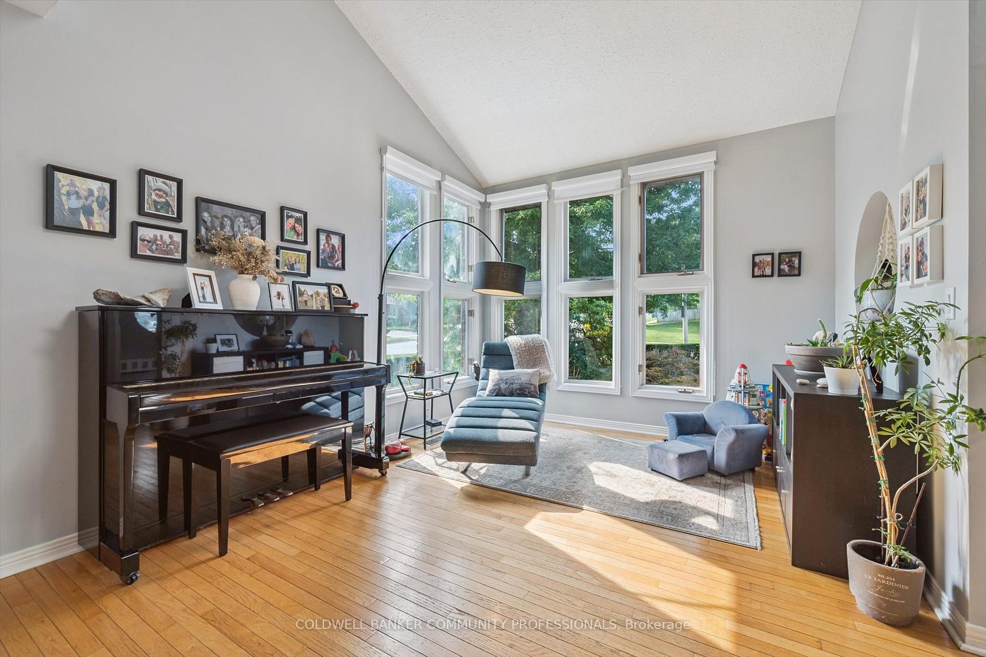 Photo 7 of 1 Thornhill Drive, Guelph, Willow West/Sugarbush/West Acres — HOMEH