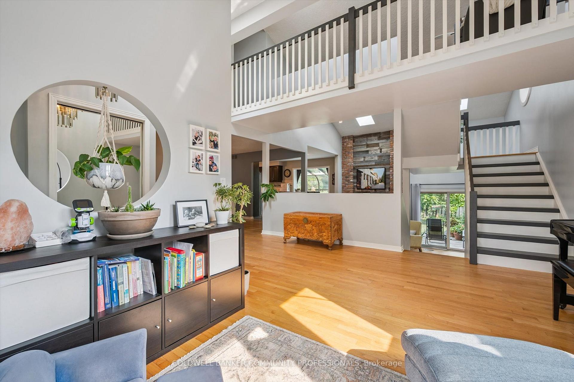 Photo 8 of 1 Thornhill Drive, Guelph, Willow West/Sugarbush/West Acres — HOMEH