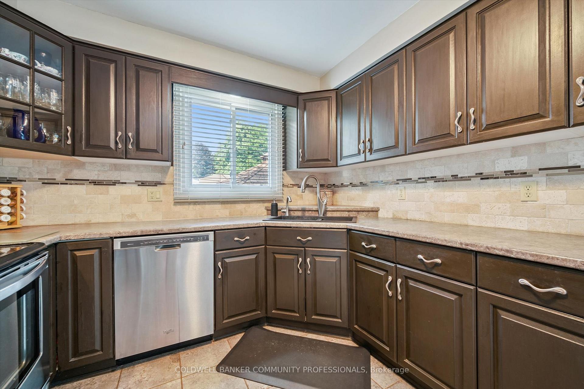 Photo 14 of 1 Thornhill Drive, Guelph, Willow West/Sugarbush/West Acres — HOMEH