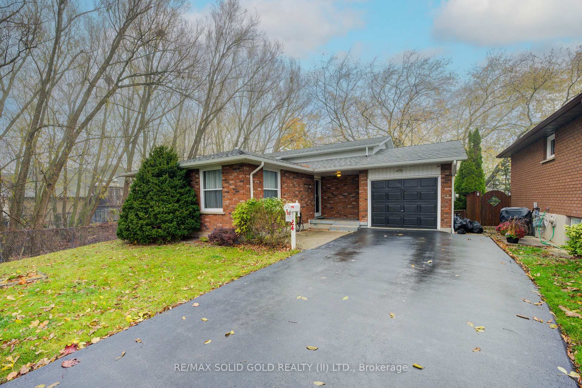 Photo 1 of 24 Margaret Avenue, Grimsby, Grimsby Beach — HOMEH