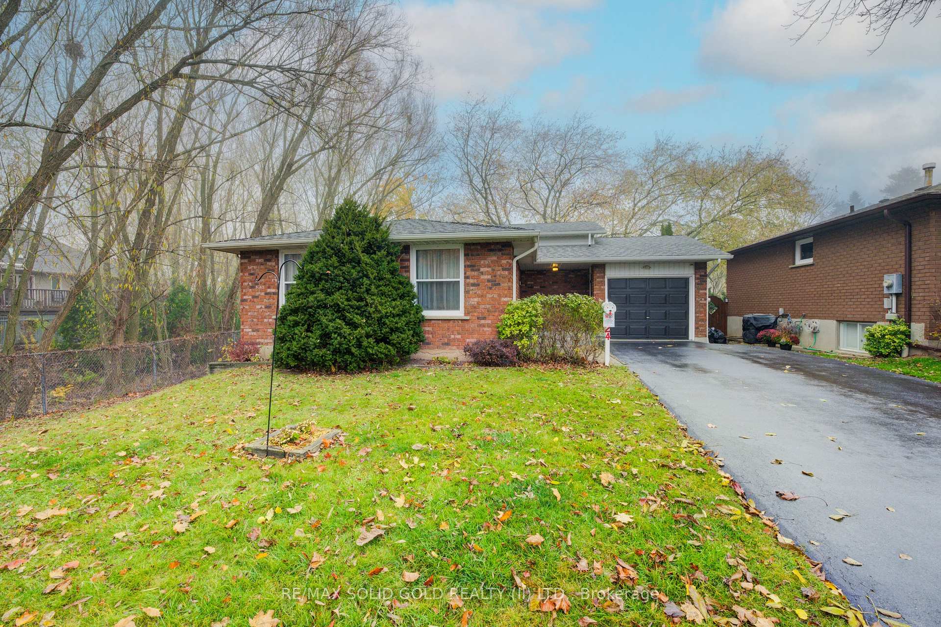 Photo 2 of 24 Margaret Avenue, Grimsby, Grimsby Beach — HOMEH