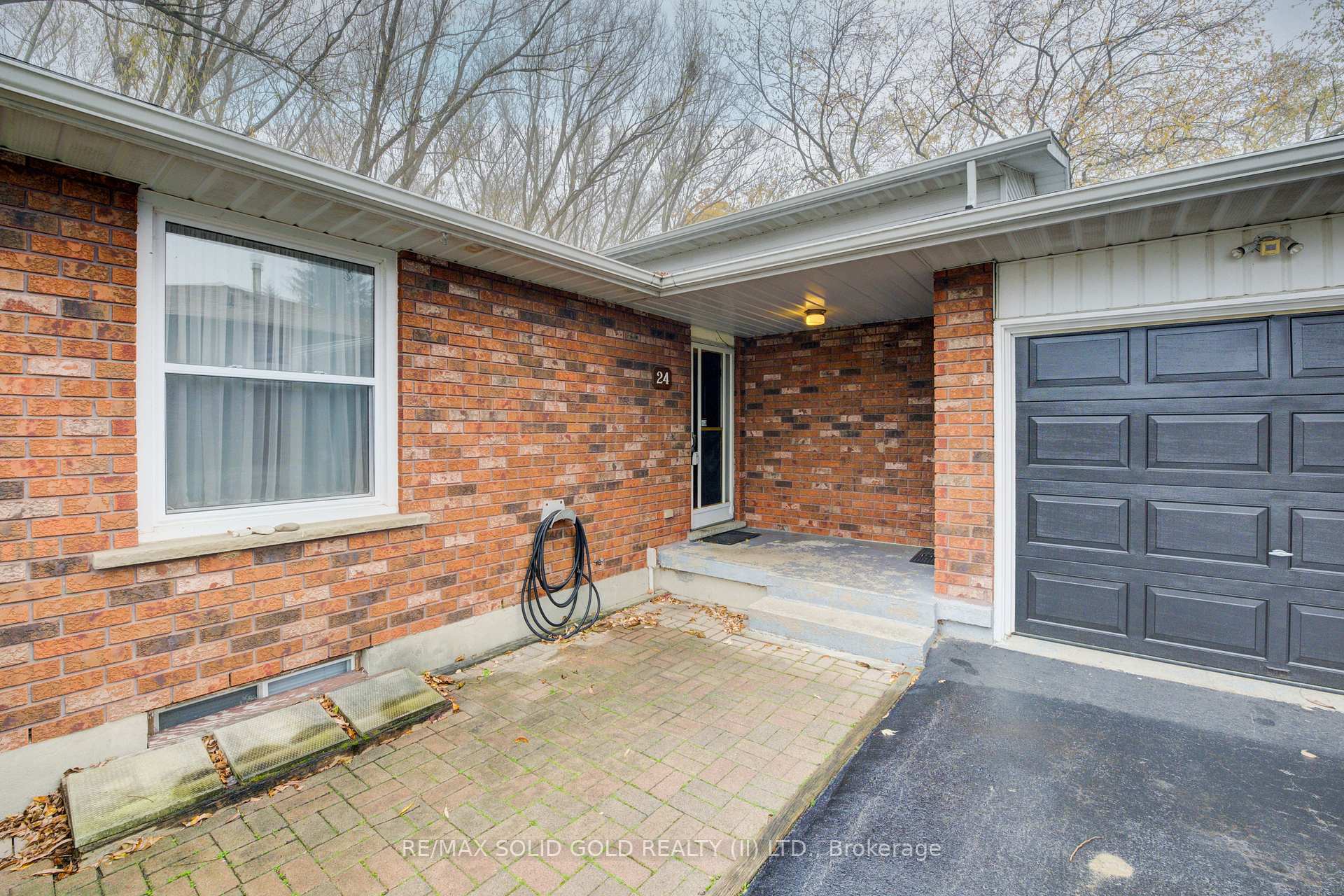 Photo 4 of 24 Margaret Avenue, Grimsby, Grimsby Beach — HOMEH