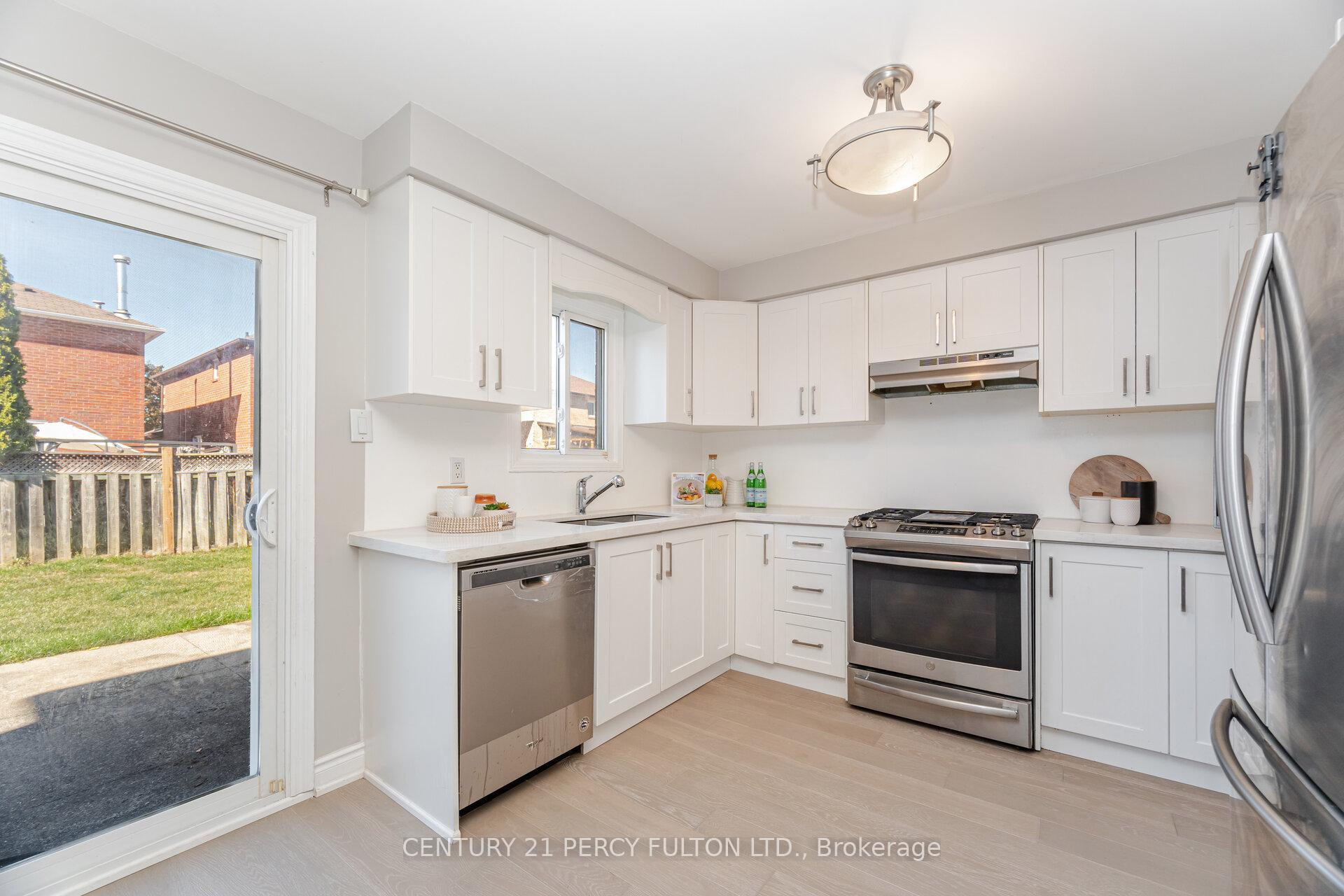Photo 8 of 14 Keeble Crescent, Ajax, Central — HOMEH