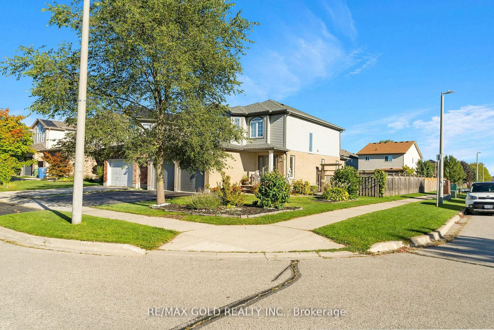Photo 3 of 1 Penfold Drive, Guelph, Grange Road — HOMEH