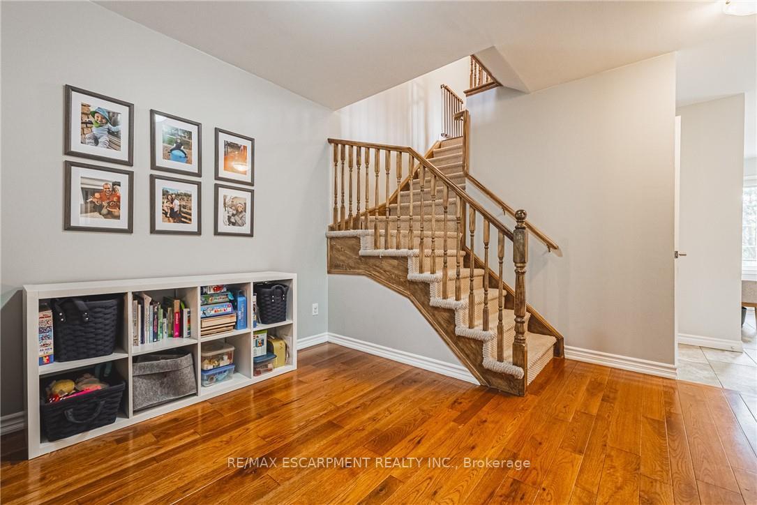 Photo 11 of 55 Morwick Drive, Hamilton, Ancaster — HOMEH