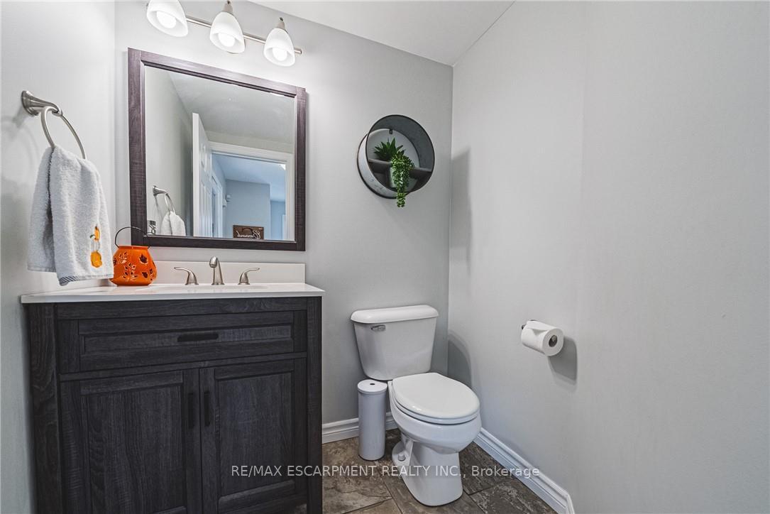 Photo 12 of 55 Morwick Drive, Hamilton, Ancaster — HOMEH