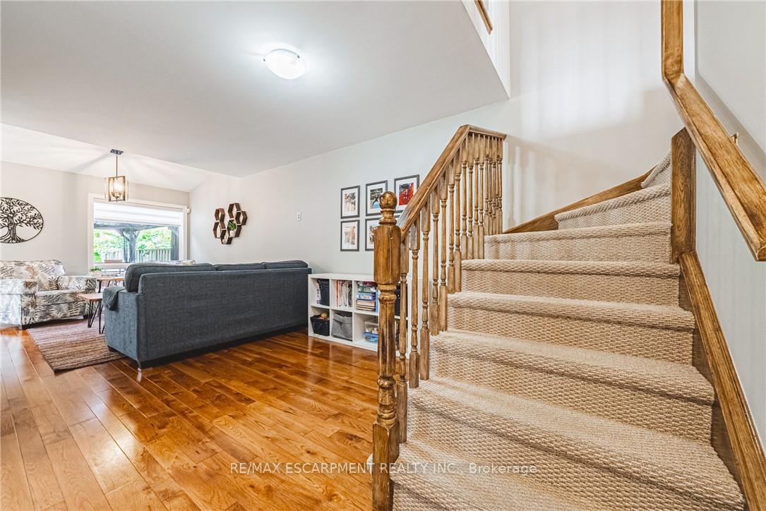 Photo 13 of 55 Morwick Drive, Hamilton, Ancaster — HOMEH