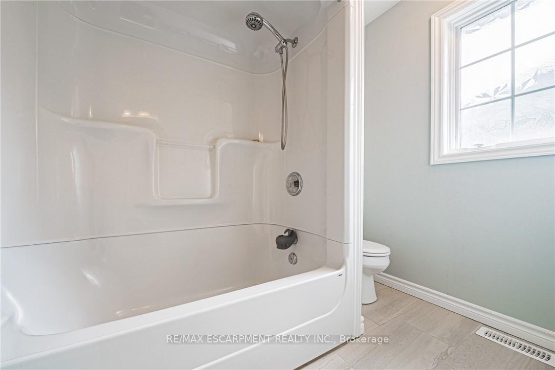 Photo 24 of 55 Morwick Drive, Hamilton, Ancaster — HOMEH