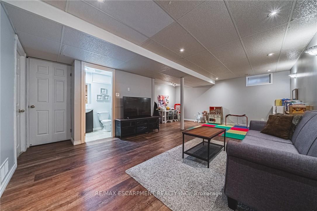 Photo 25 of 55 Morwick Drive, Hamilton, Ancaster — HOMEH