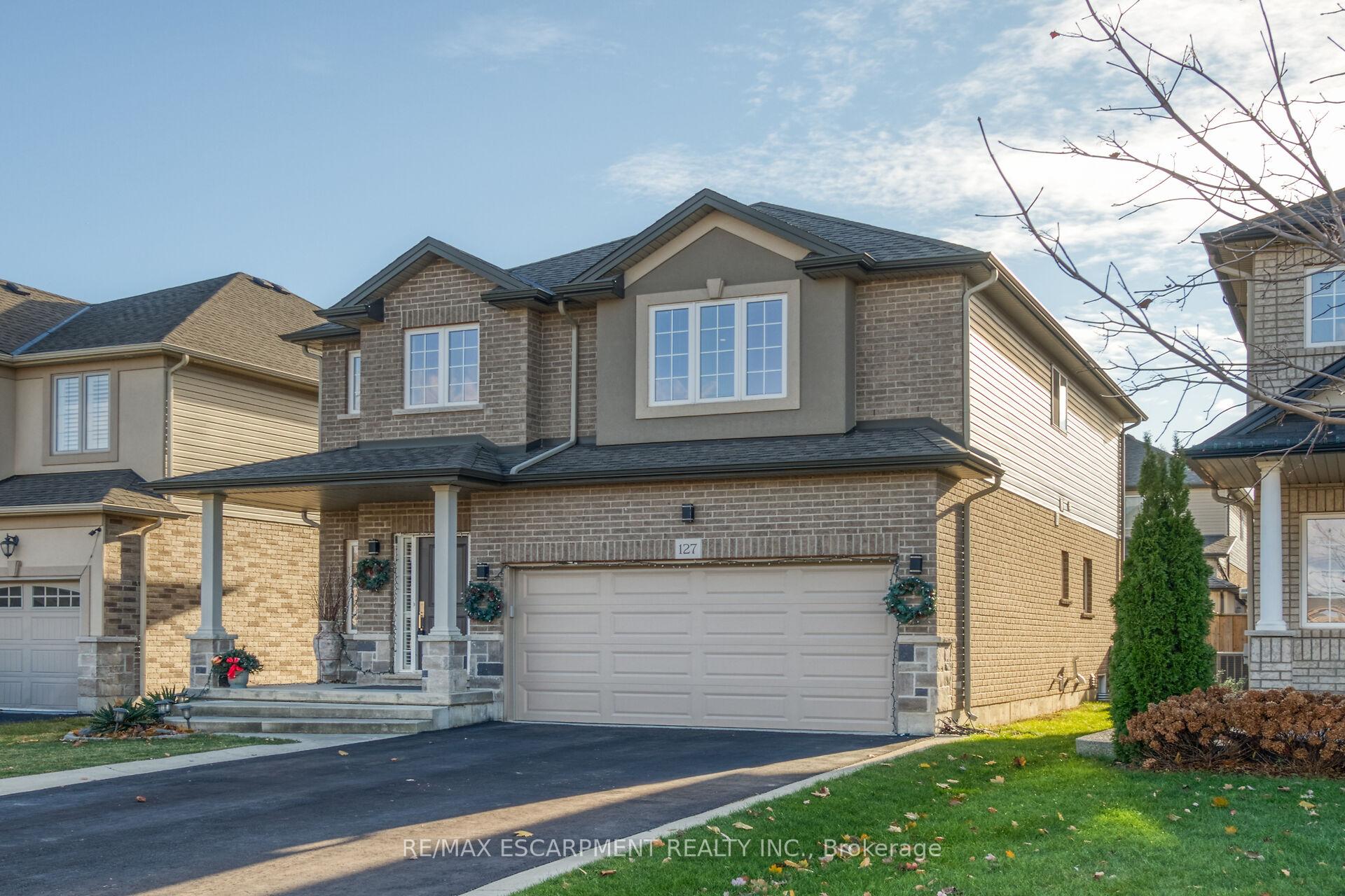 Photo 5 of 127 Lampman Drive, Grimsby, Grimsby West — HOMEH