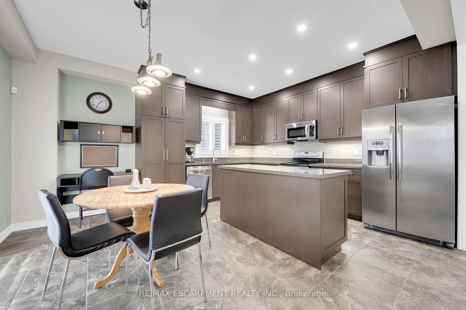 Photo 7 of 127 Lampman Drive, Grimsby, Grimsby West — HOMEH