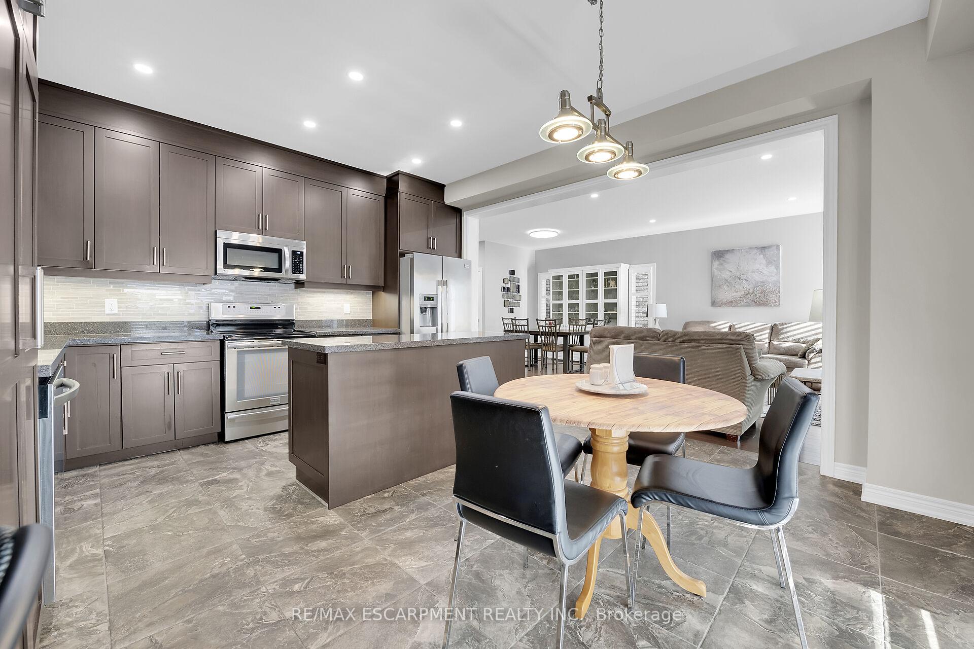Photo 11 of 127 Lampman Drive, Grimsby, Grimsby West — HOMEH