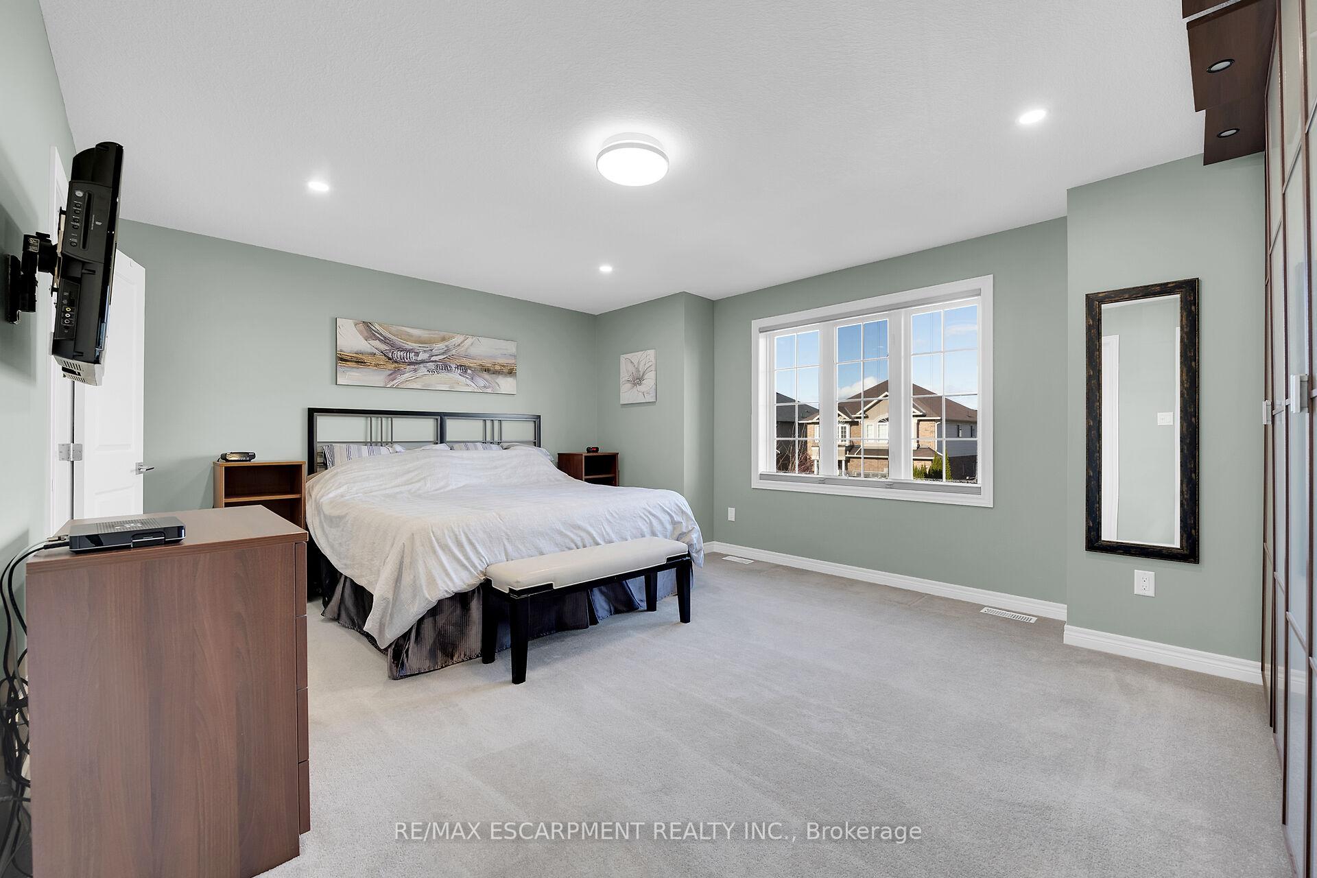 Photo 20 of 127 Lampman Drive, Grimsby, Grimsby West — HOMEH