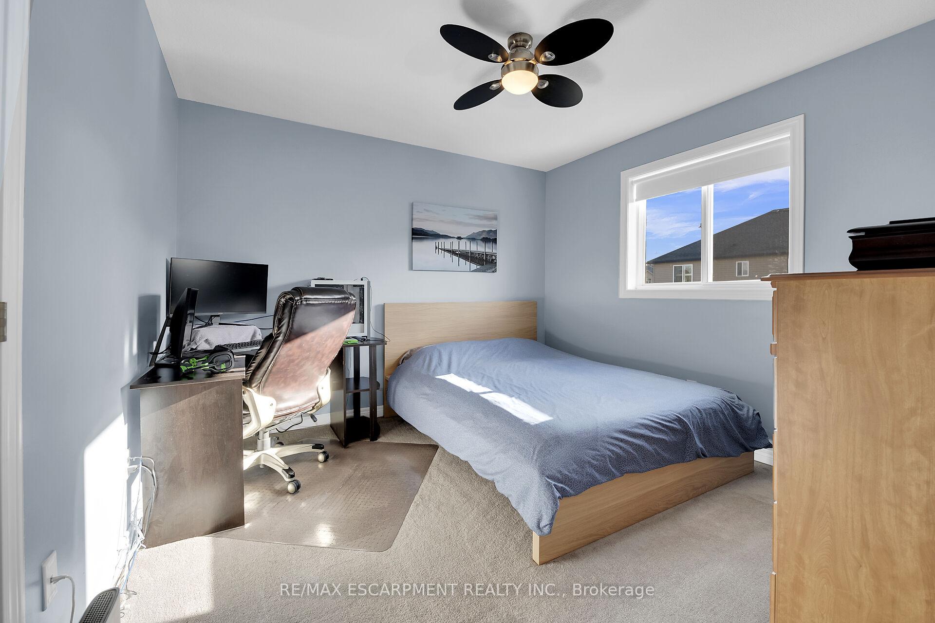 Photo 24 of 127 Lampman Drive, Grimsby, Grimsby West — HOMEH