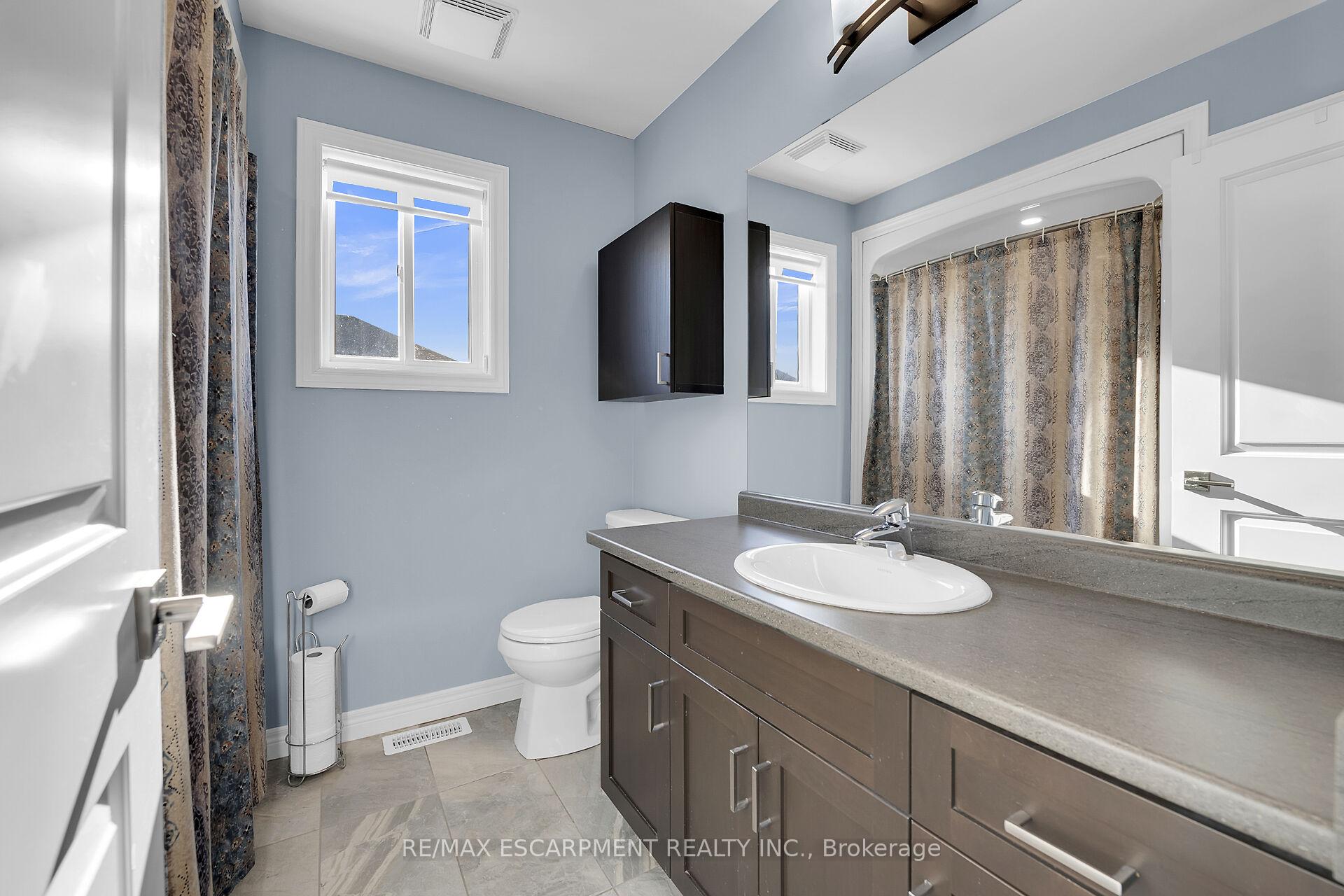 Photo 25 of 127 Lampman Drive, Grimsby, Grimsby West — HOMEH