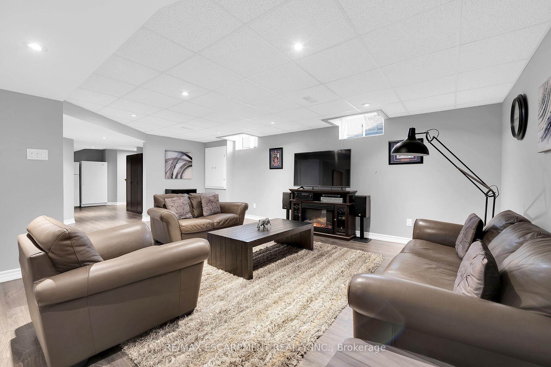 Photo 30 of 127 Lampman Drive, Grimsby, Grimsby West — HOMEH