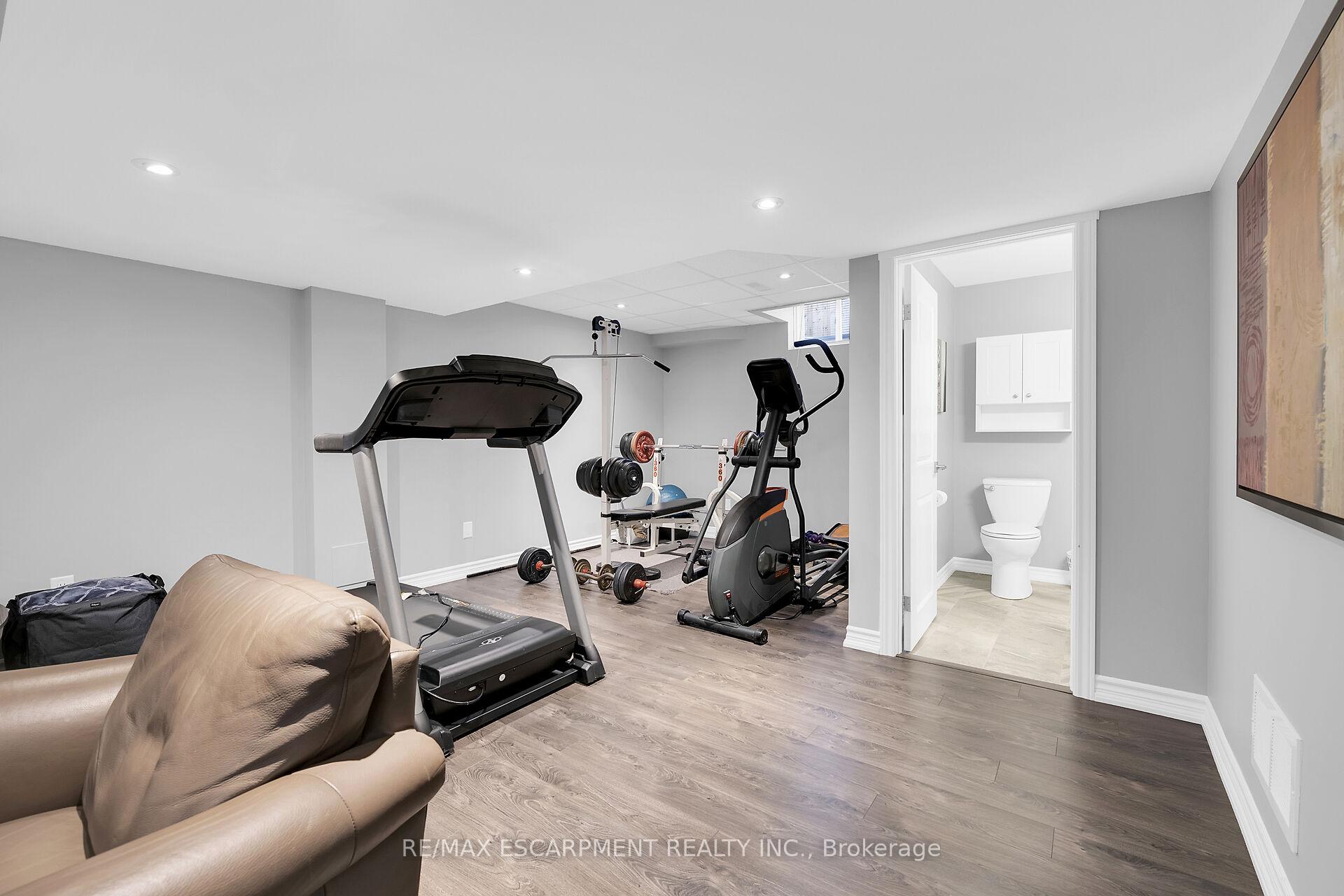 Photo 31 of 127 Lampman Drive, Grimsby, Grimsby West — HOMEH
