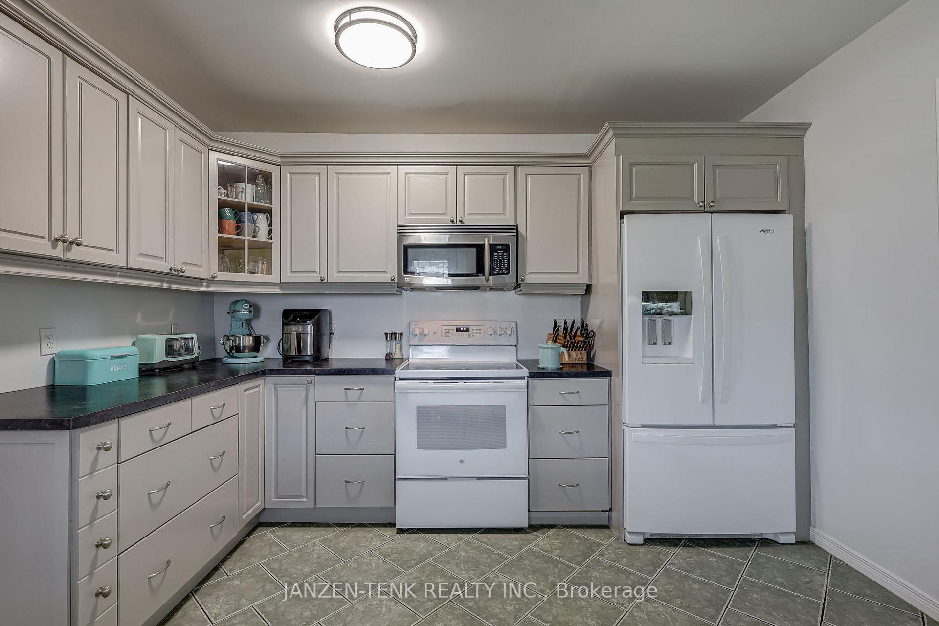 Photo 13 of 270 Sydenham Street E, Aylmer — HOMEH